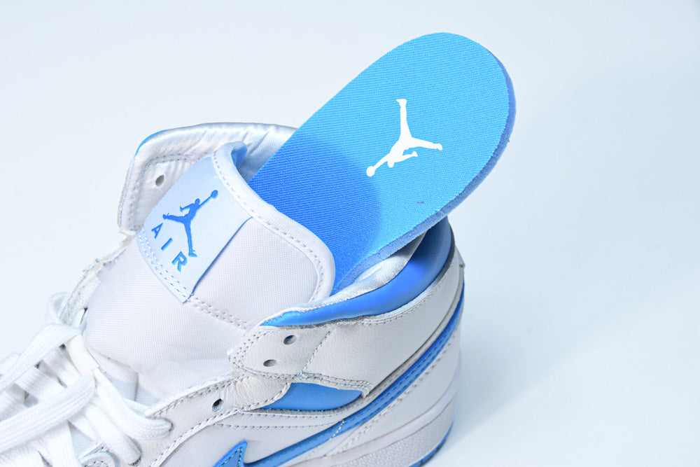 Air Jordan 1 Mid UNC