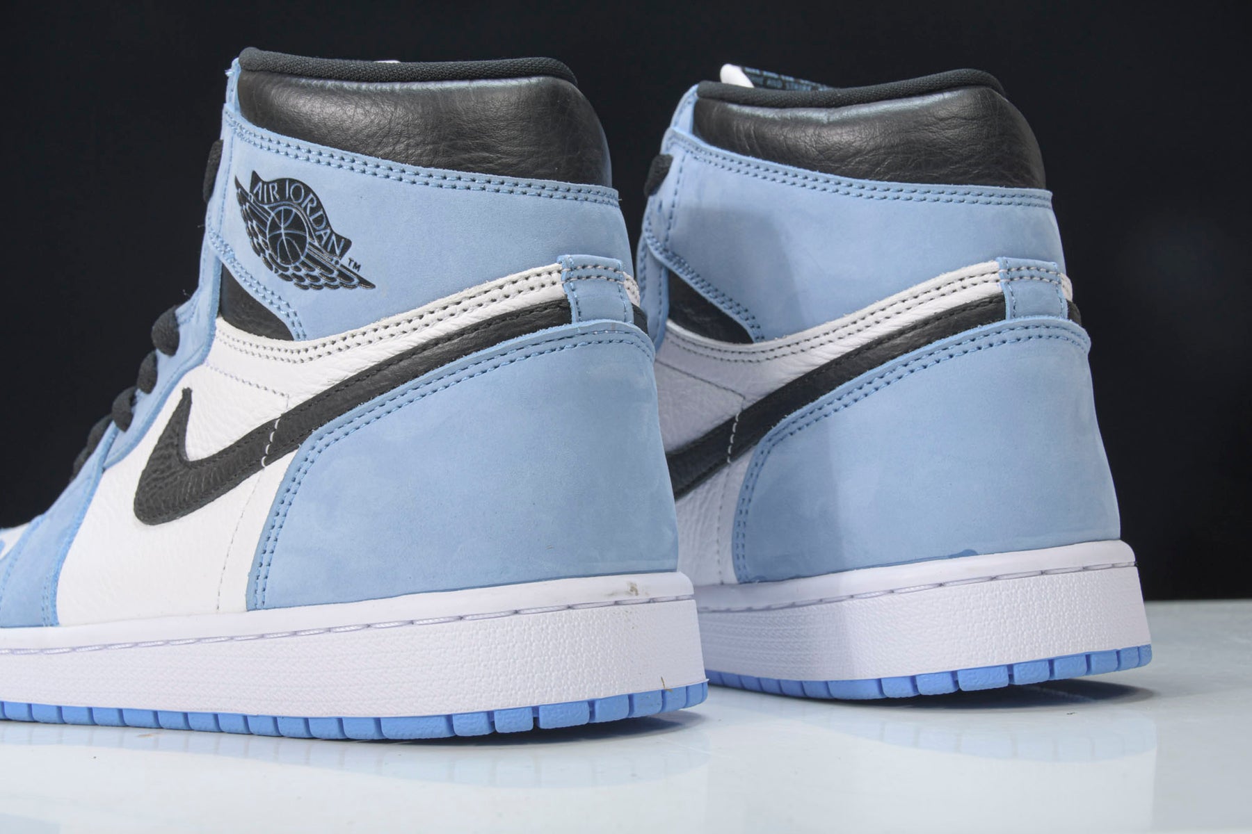 Air Jordan 1 Retro High OG University Blue