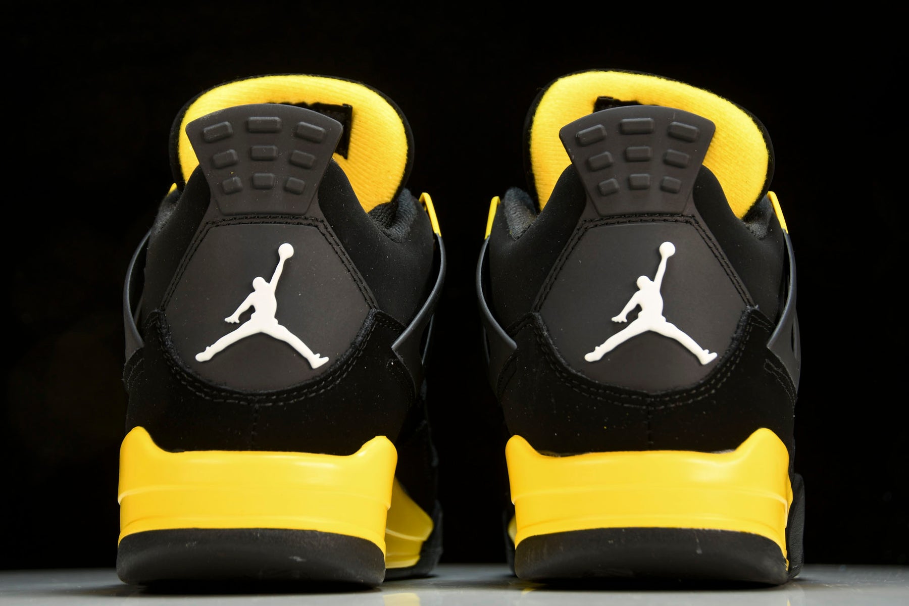 Air Jordan 4 Retro Thunder (2023)