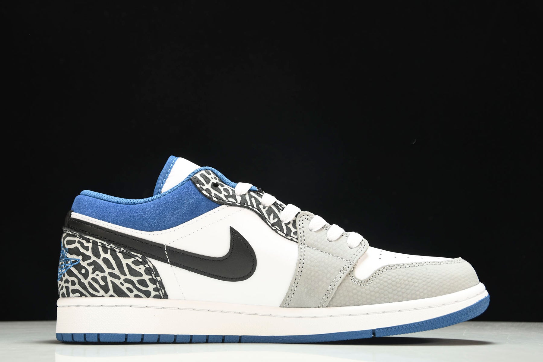 Air Jordan 1 Low SE True Blue