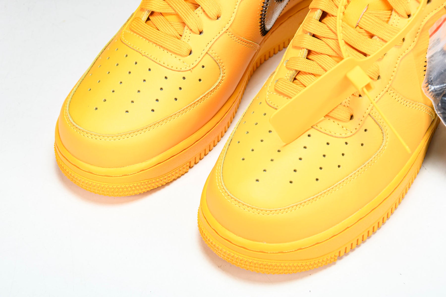 Nike Air force 1 Low Off White University Gold