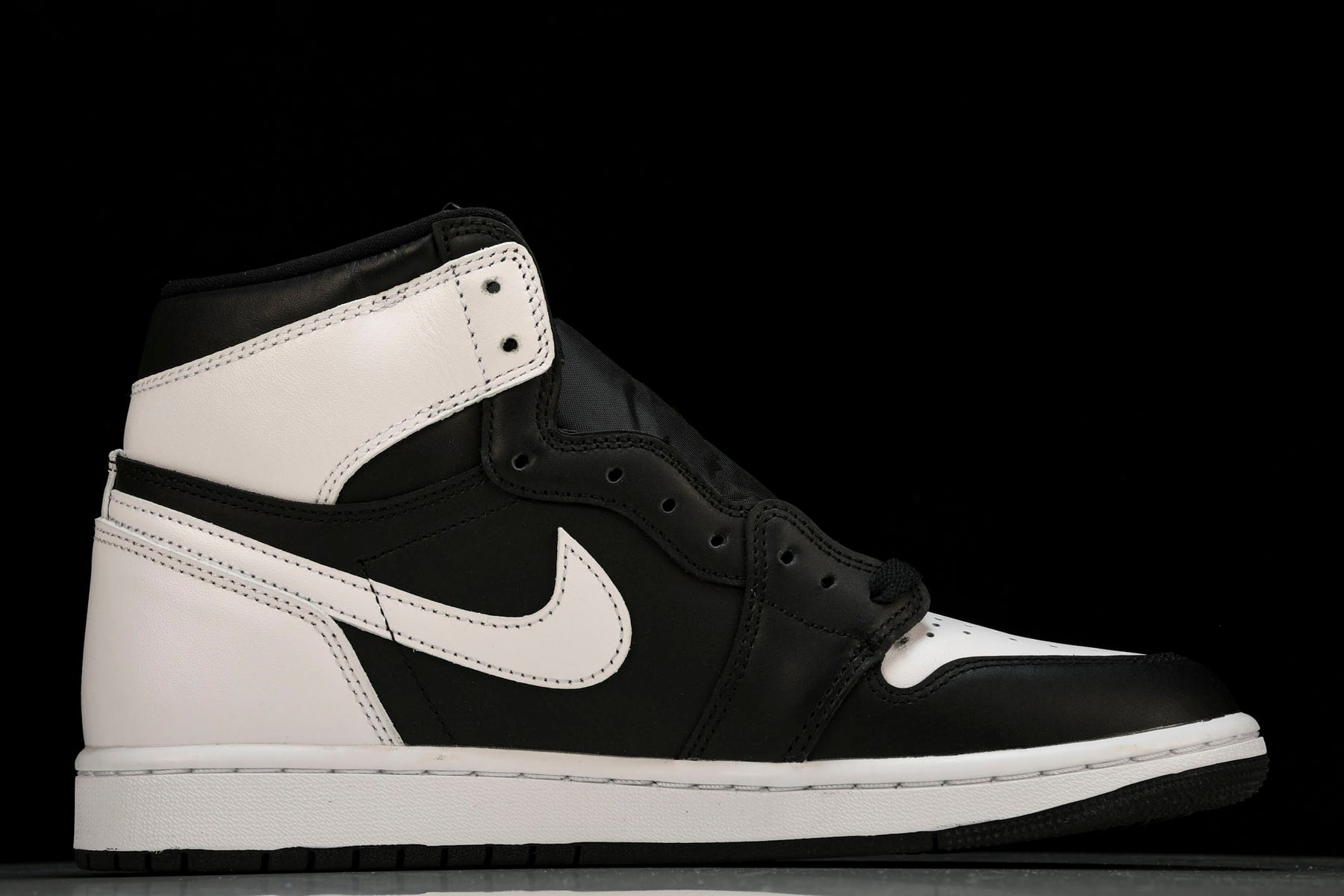 Air Jordan 1 Retro High OG Black White