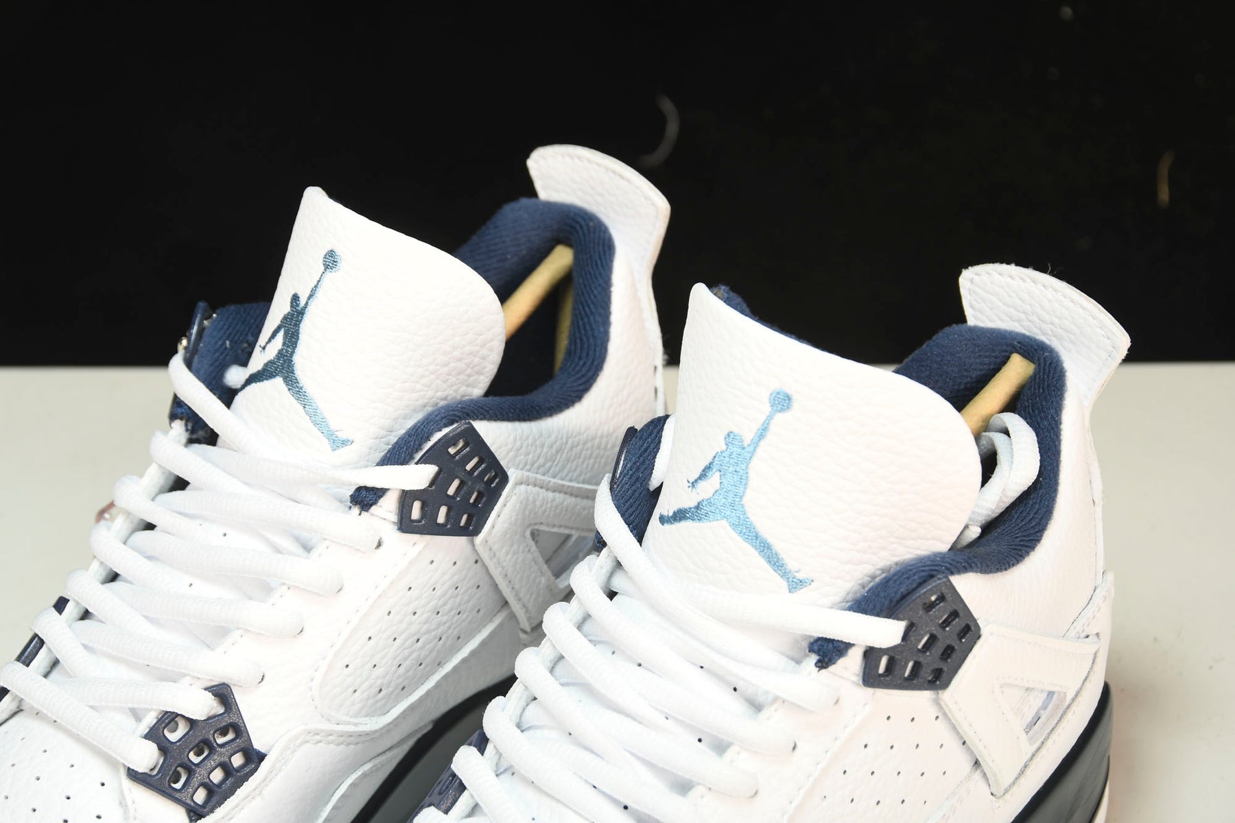 Air Jordan 4 Retro Columbia