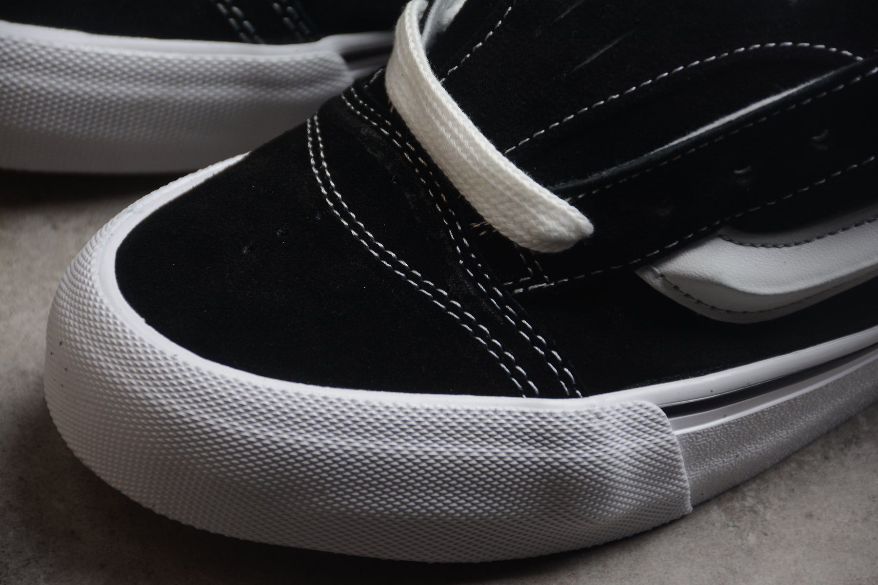 Vans Knu Skool Black True White