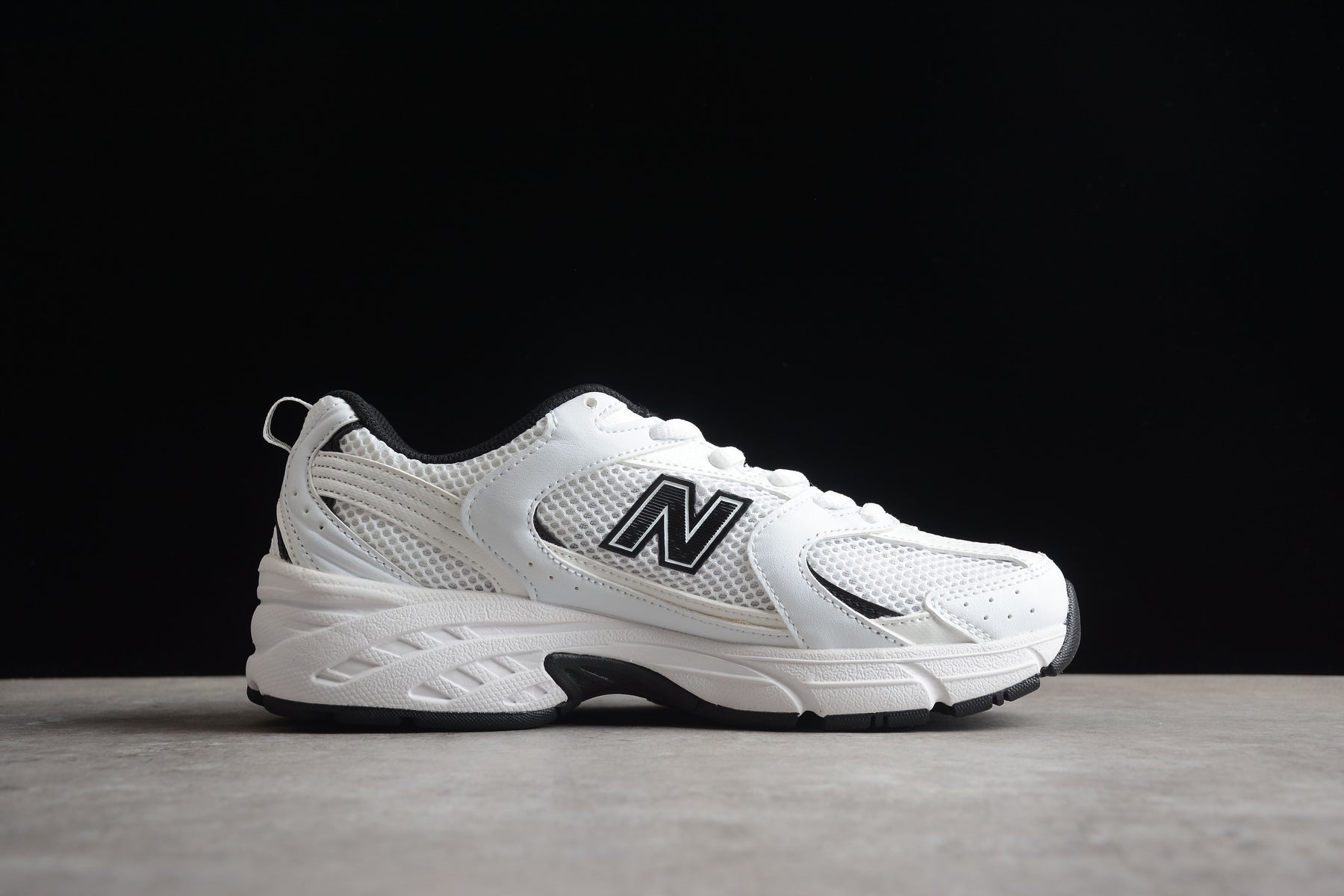 New Balance 530 White Black Details