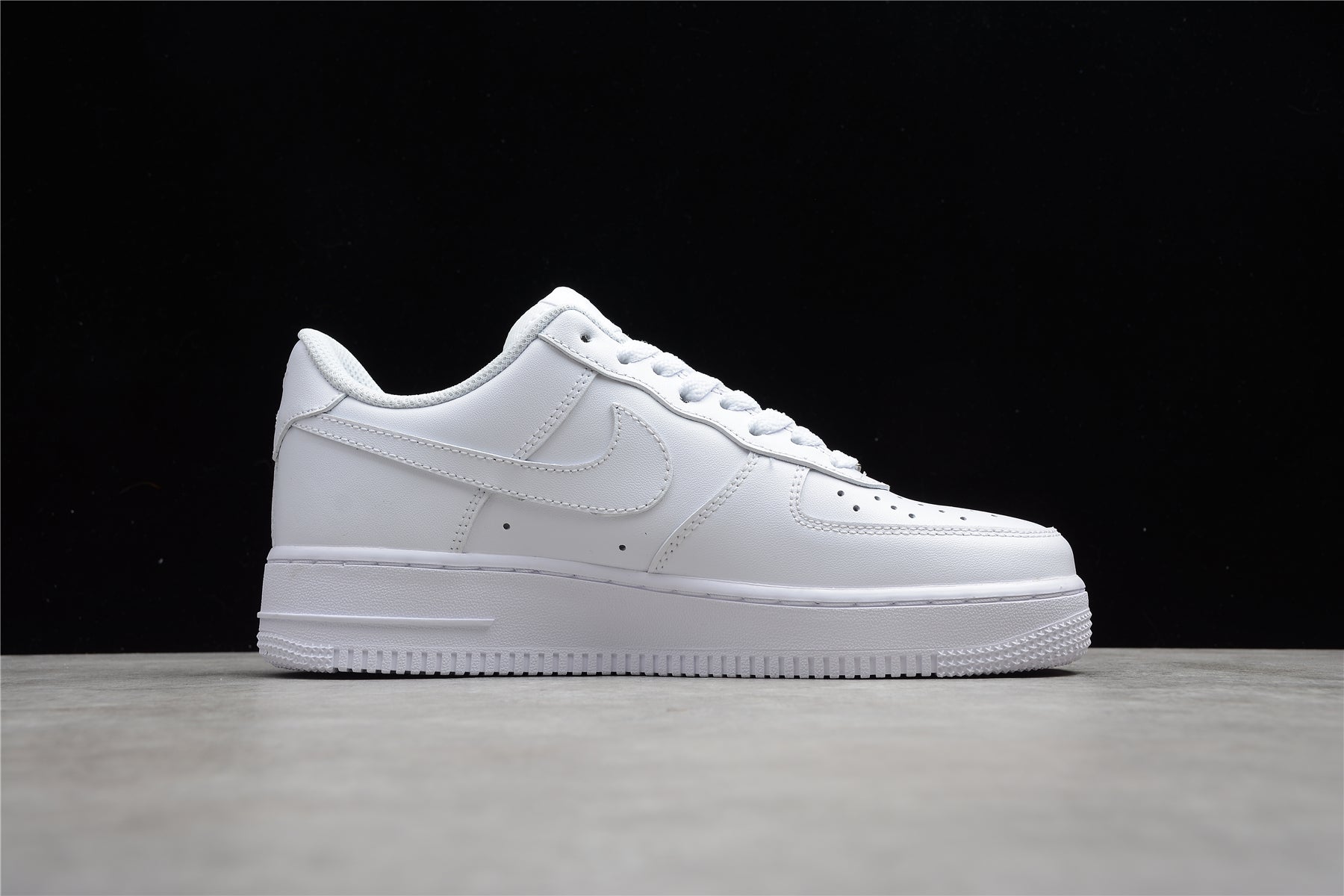 Nike Air Force 1 '07 Triple White'