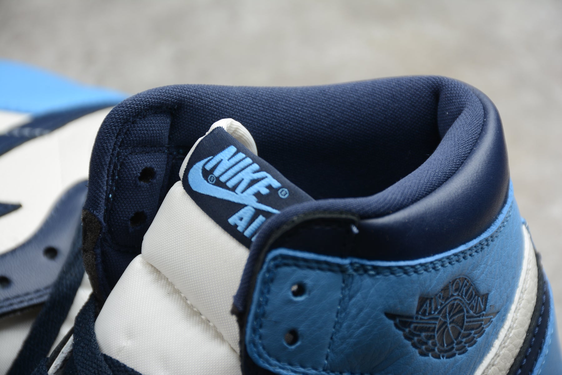 Air Jordan 1 High Obsidian'