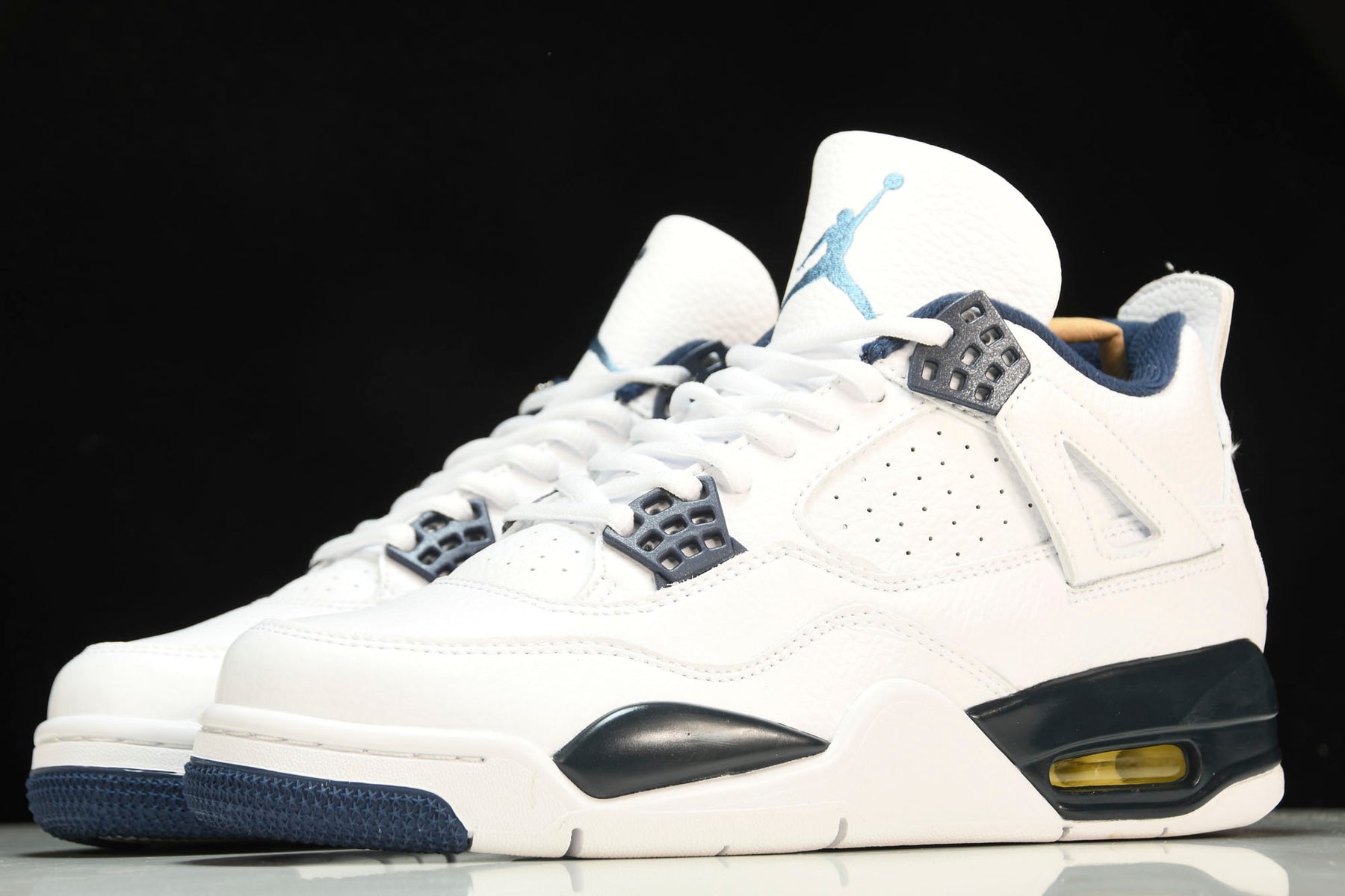 Air Jordan 4 Retro Columbia