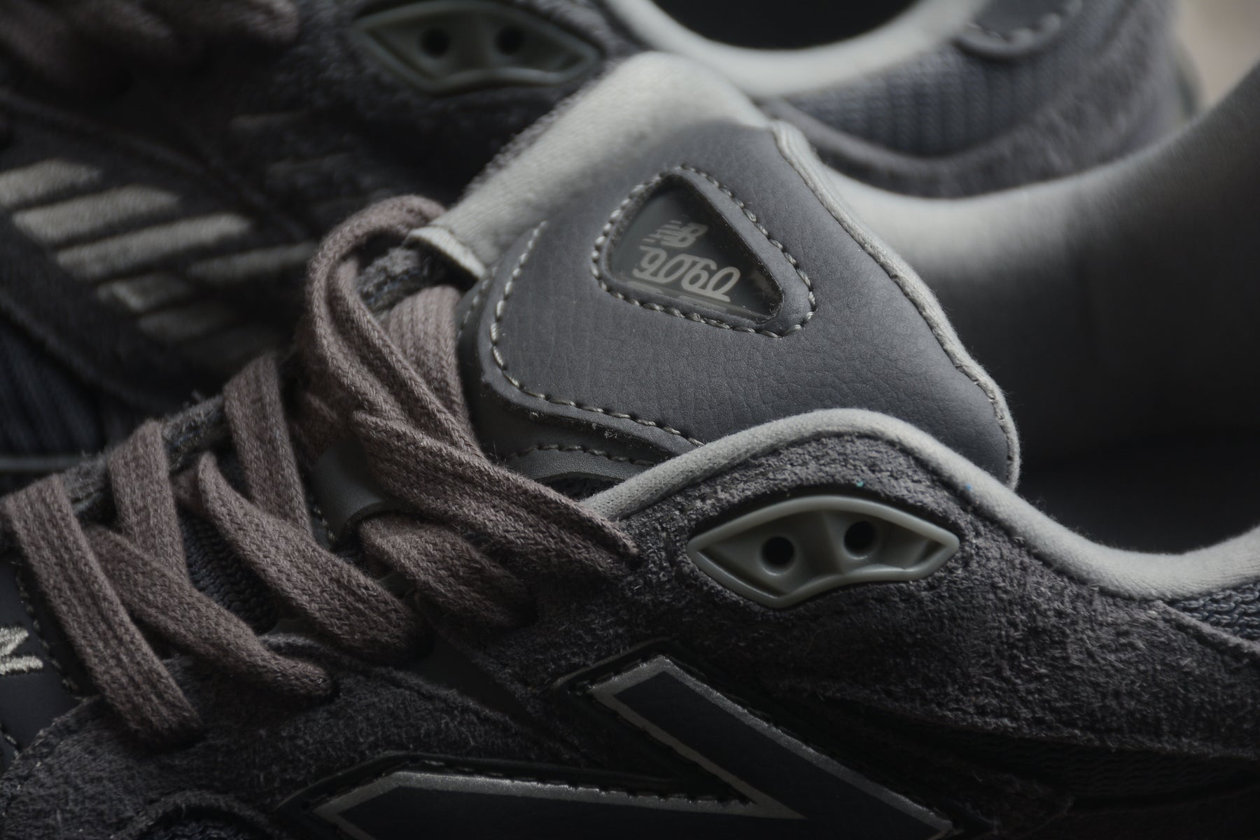 New Balance 9060 Magnet