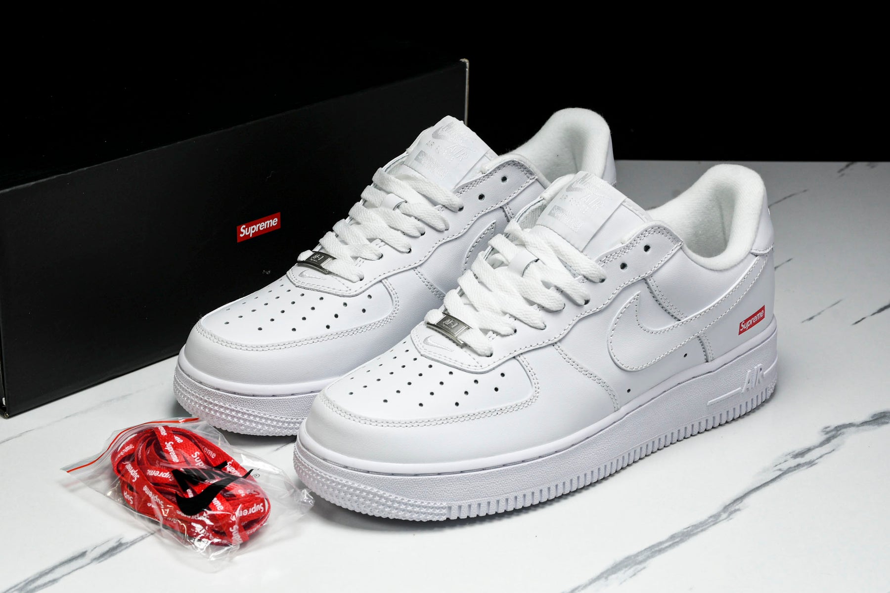 Nike Air Force 1 Low Supreme White