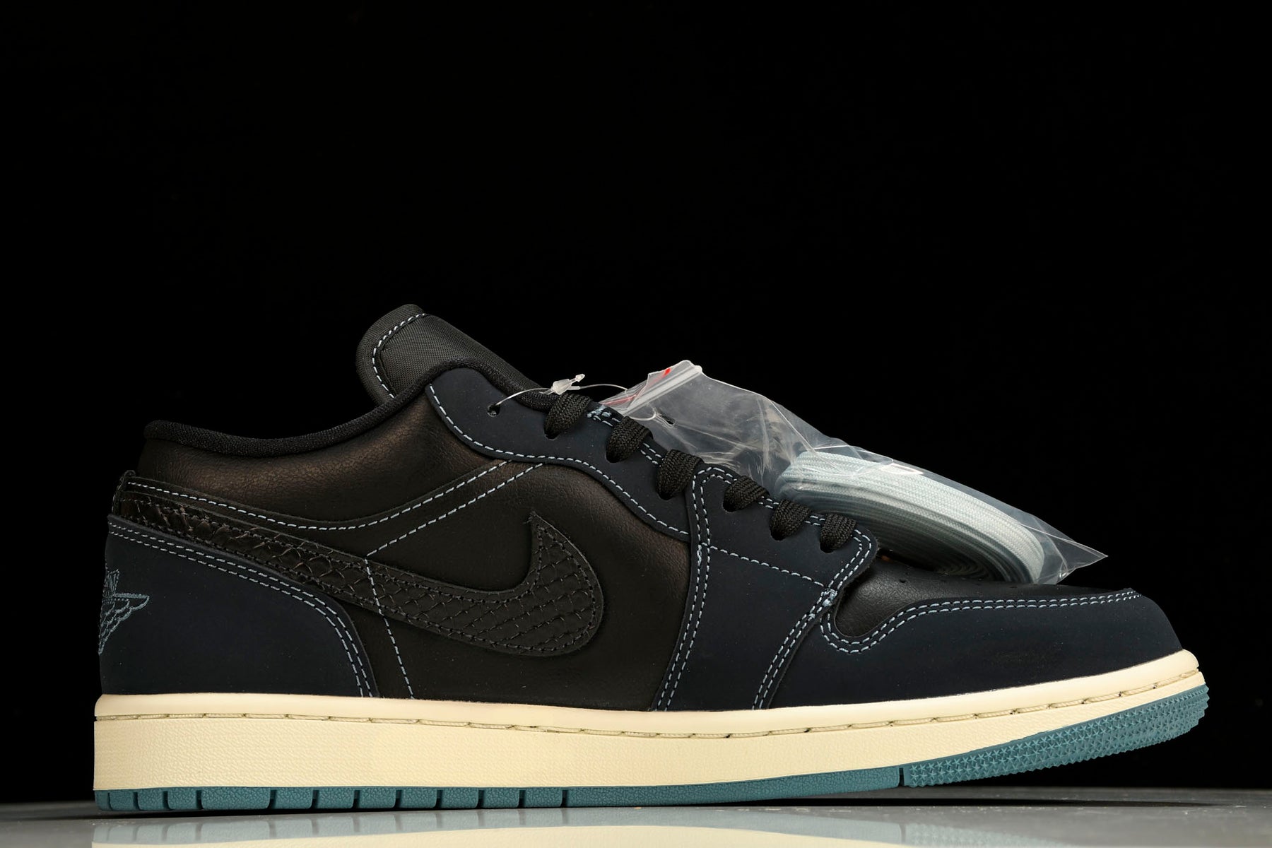 Air Jordan 1 Low SE Black Dark Obsidian Snakeskin