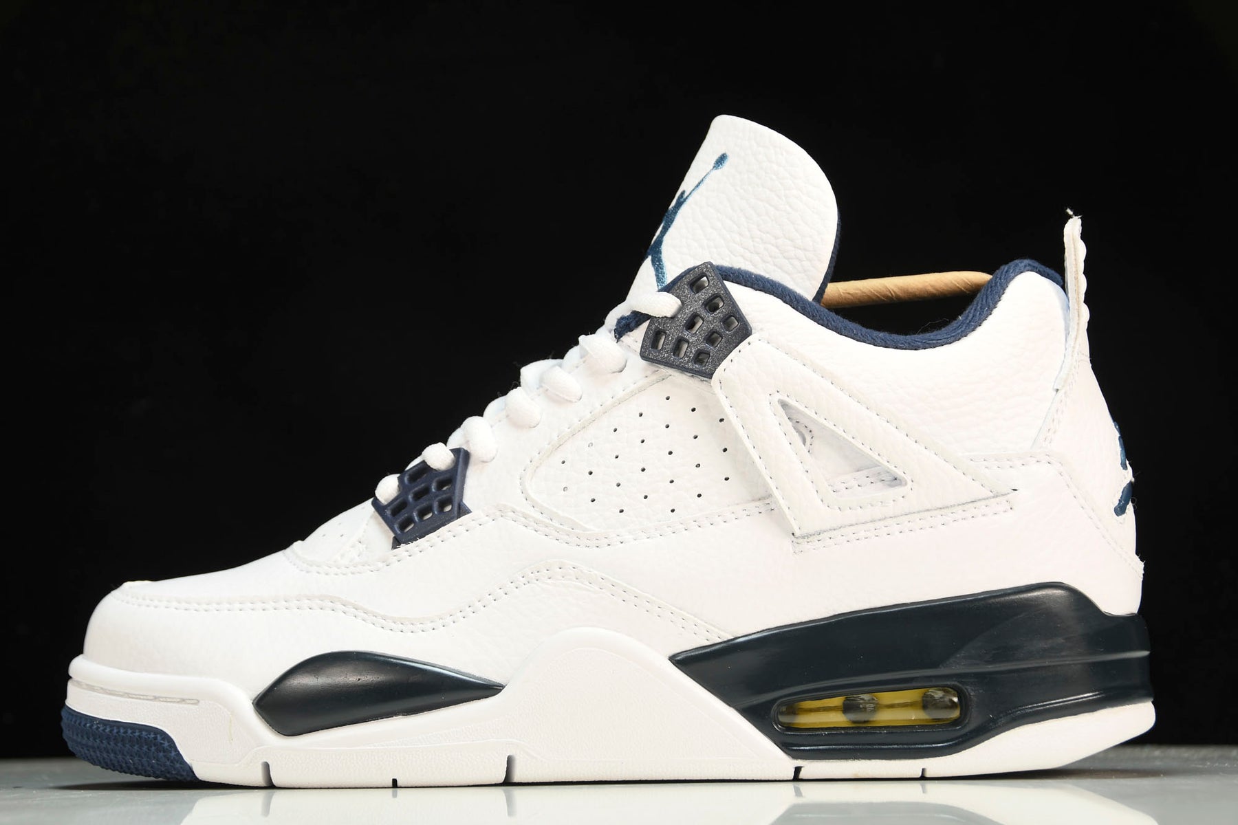 Air Jordan 4 Retro Columbia