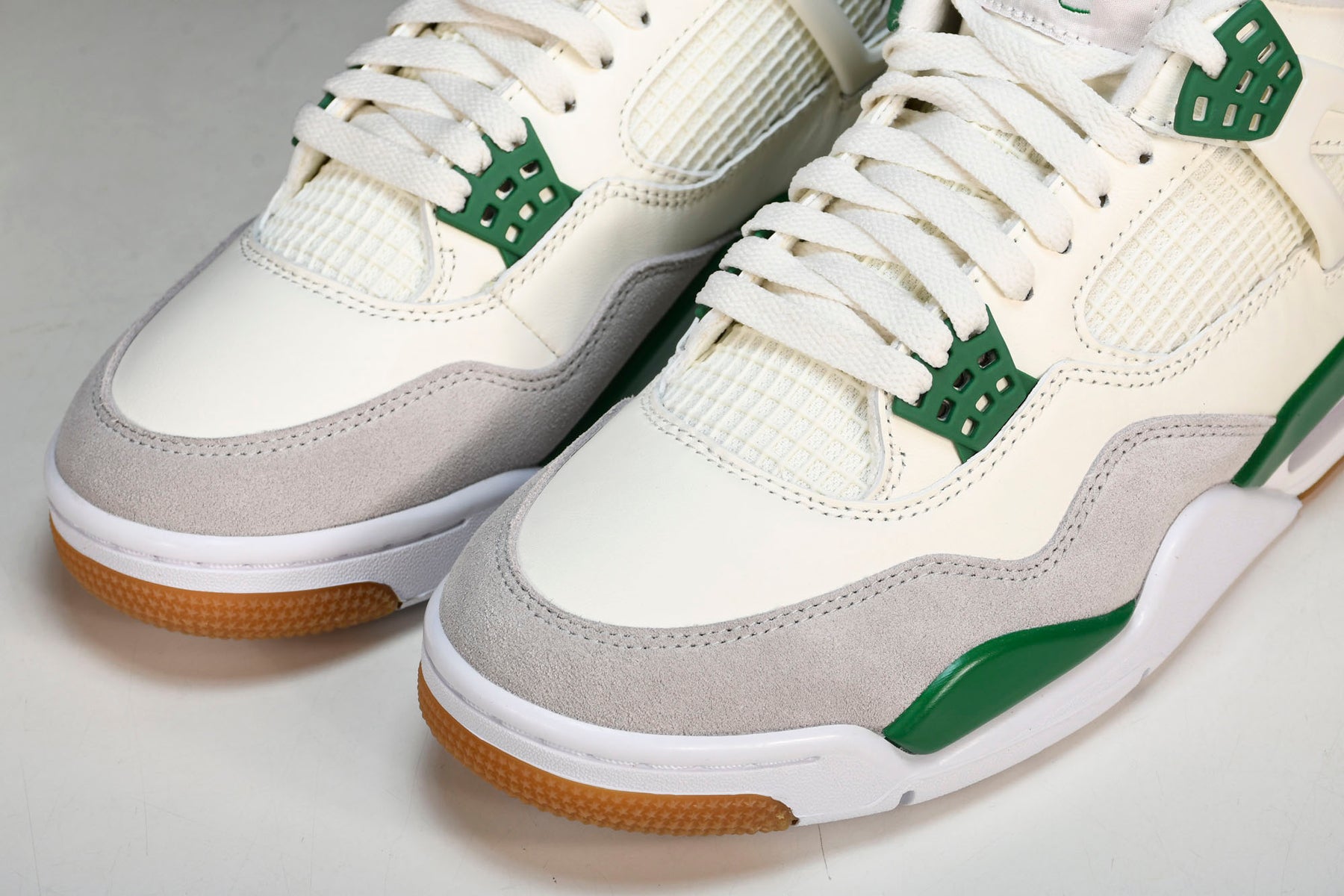 Air Jordan 4 Retro SB Pine Green