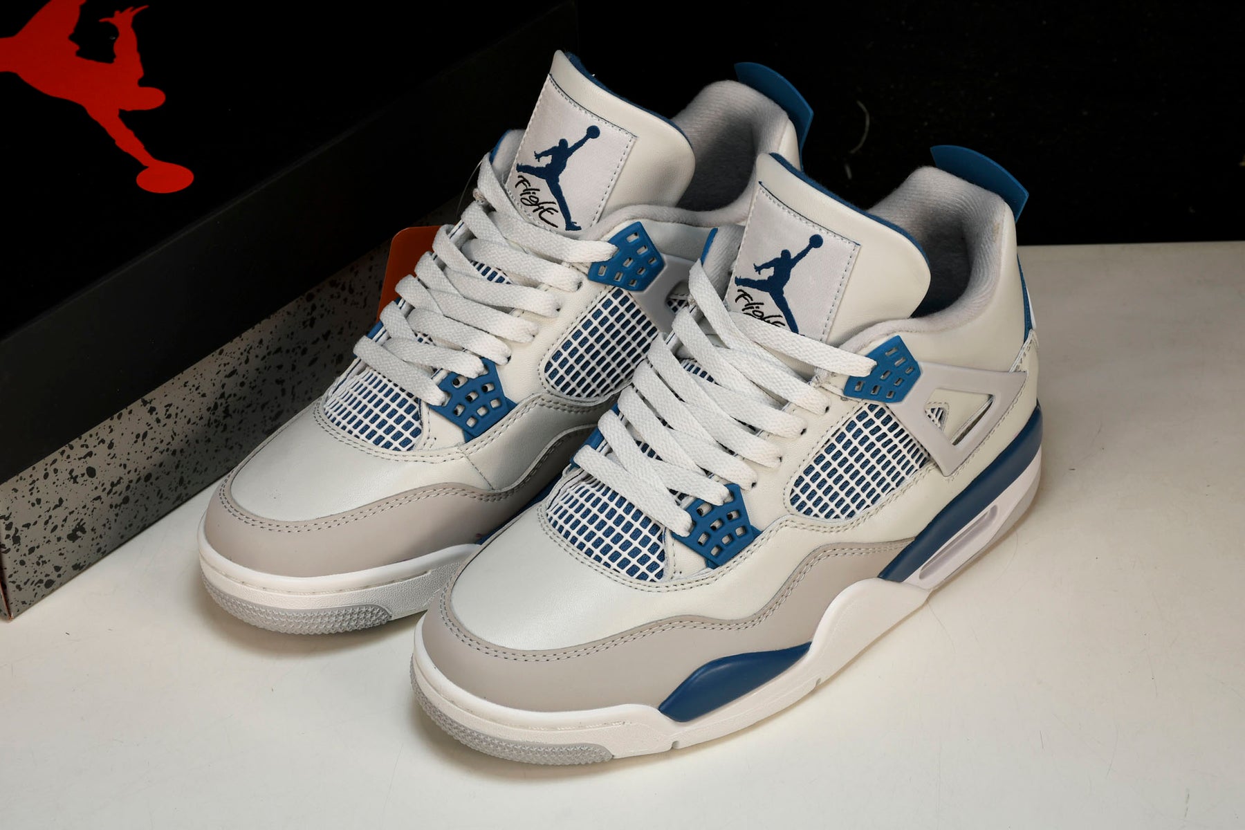 Air Jordan 4 Retro Military Blue