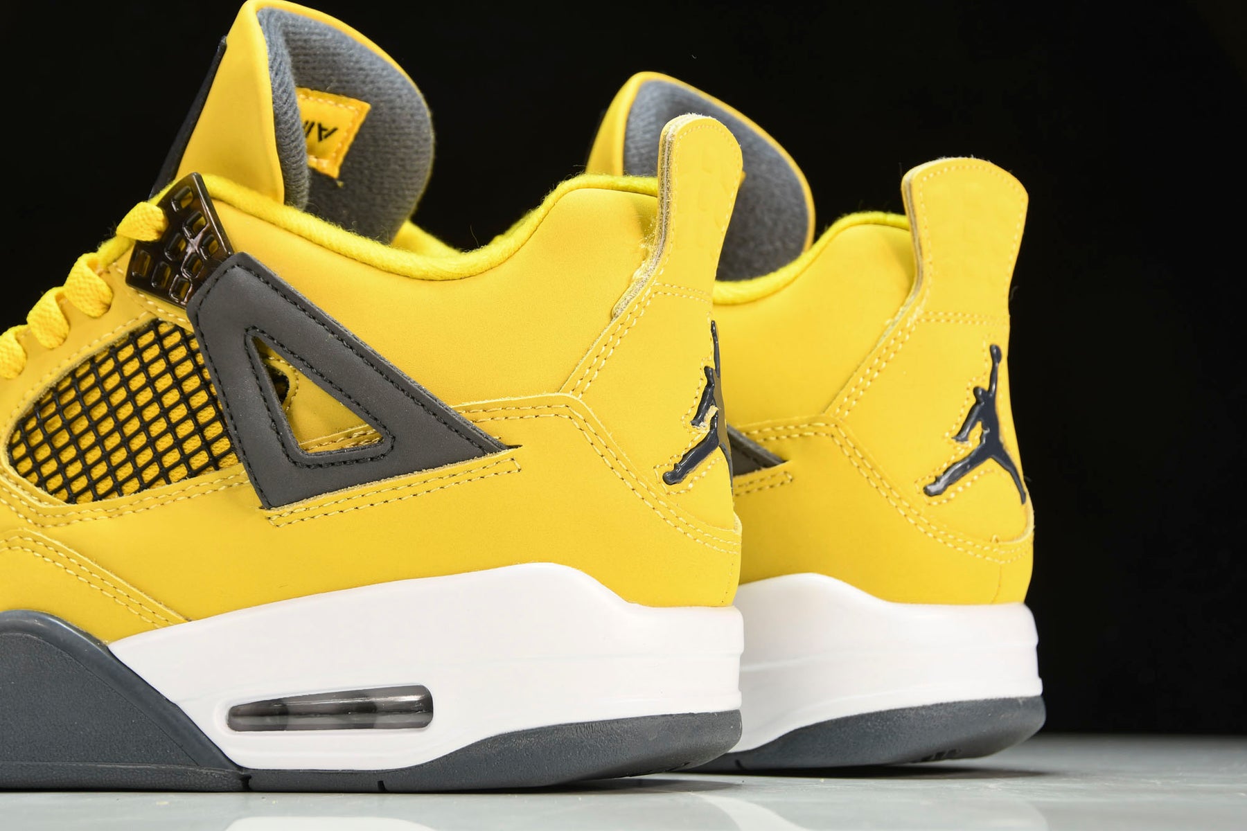 Air Jordan 4 Retro Lightning (2021)