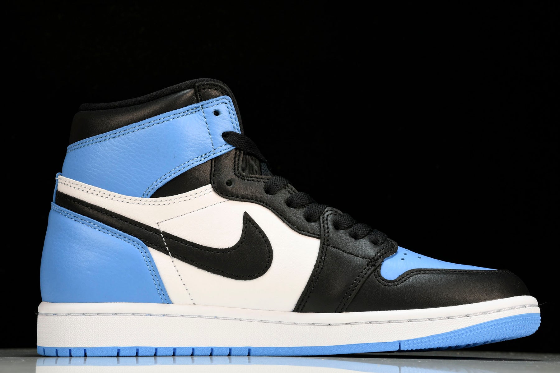 Air Jordan 1 Retro High UNC Toe