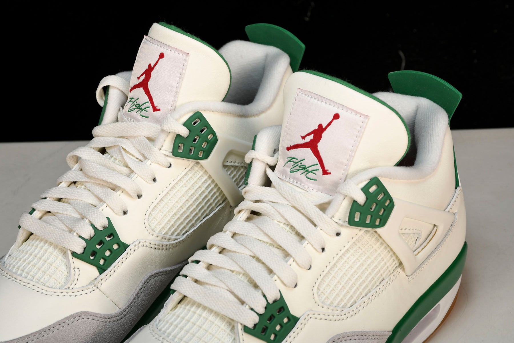 Air Jordan 4 Retro SB Pine Green