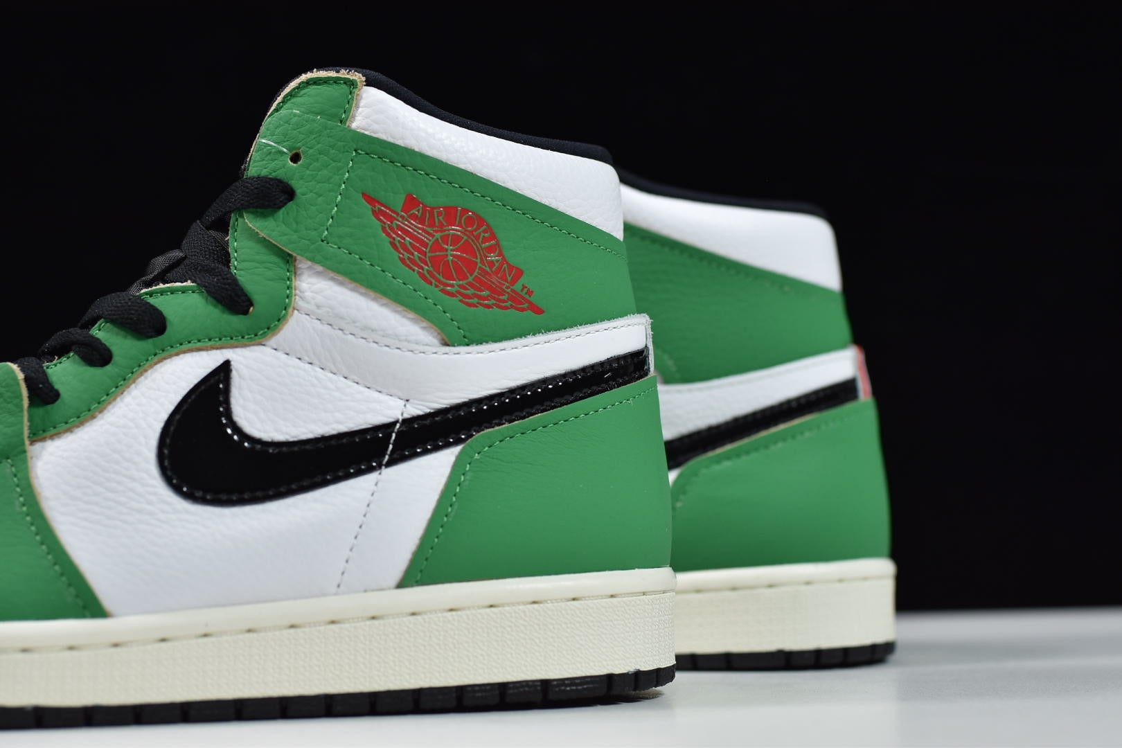 Air Jordan 1 Retro High Lucky Green