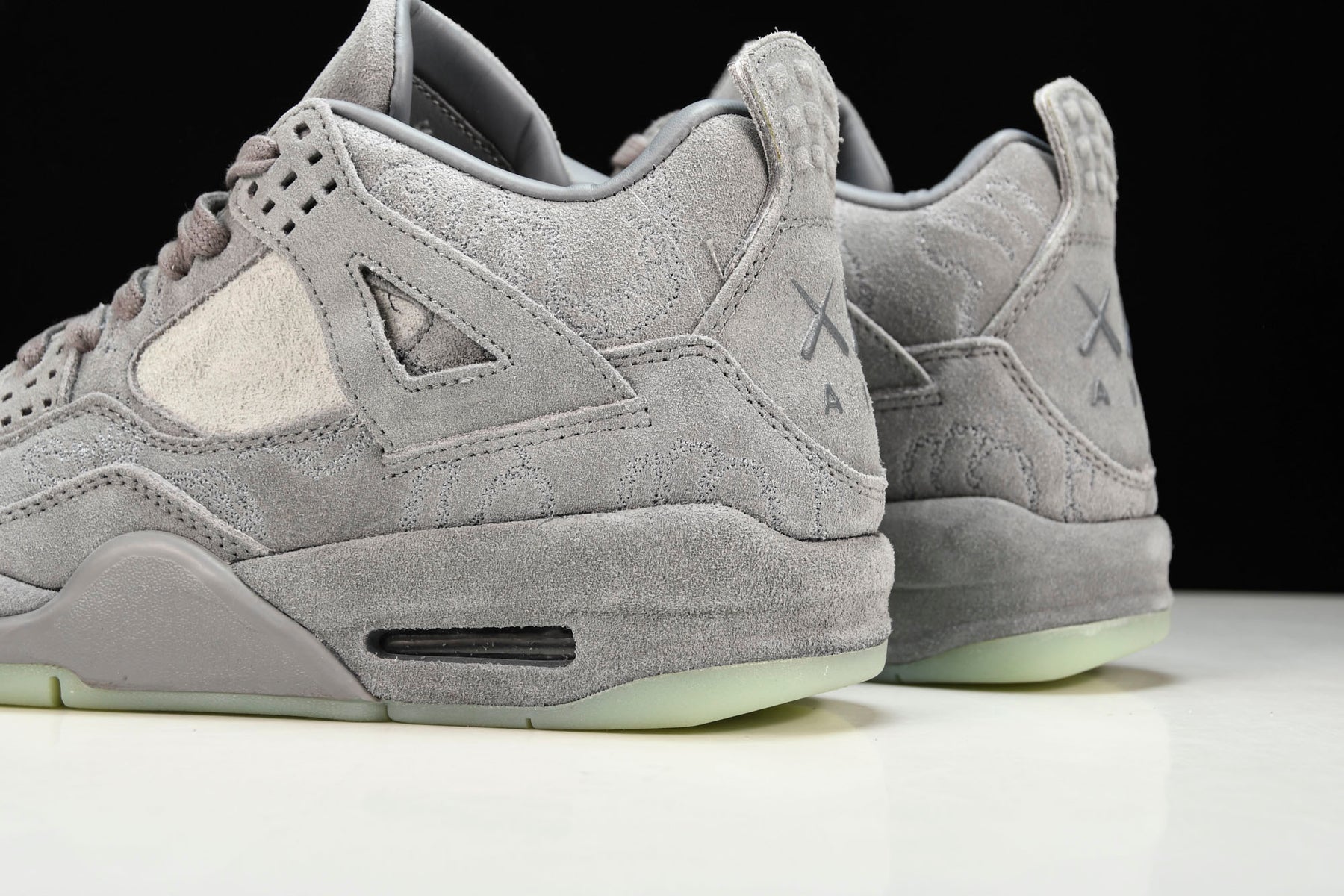 Air Jordan 4 Retro Kaws