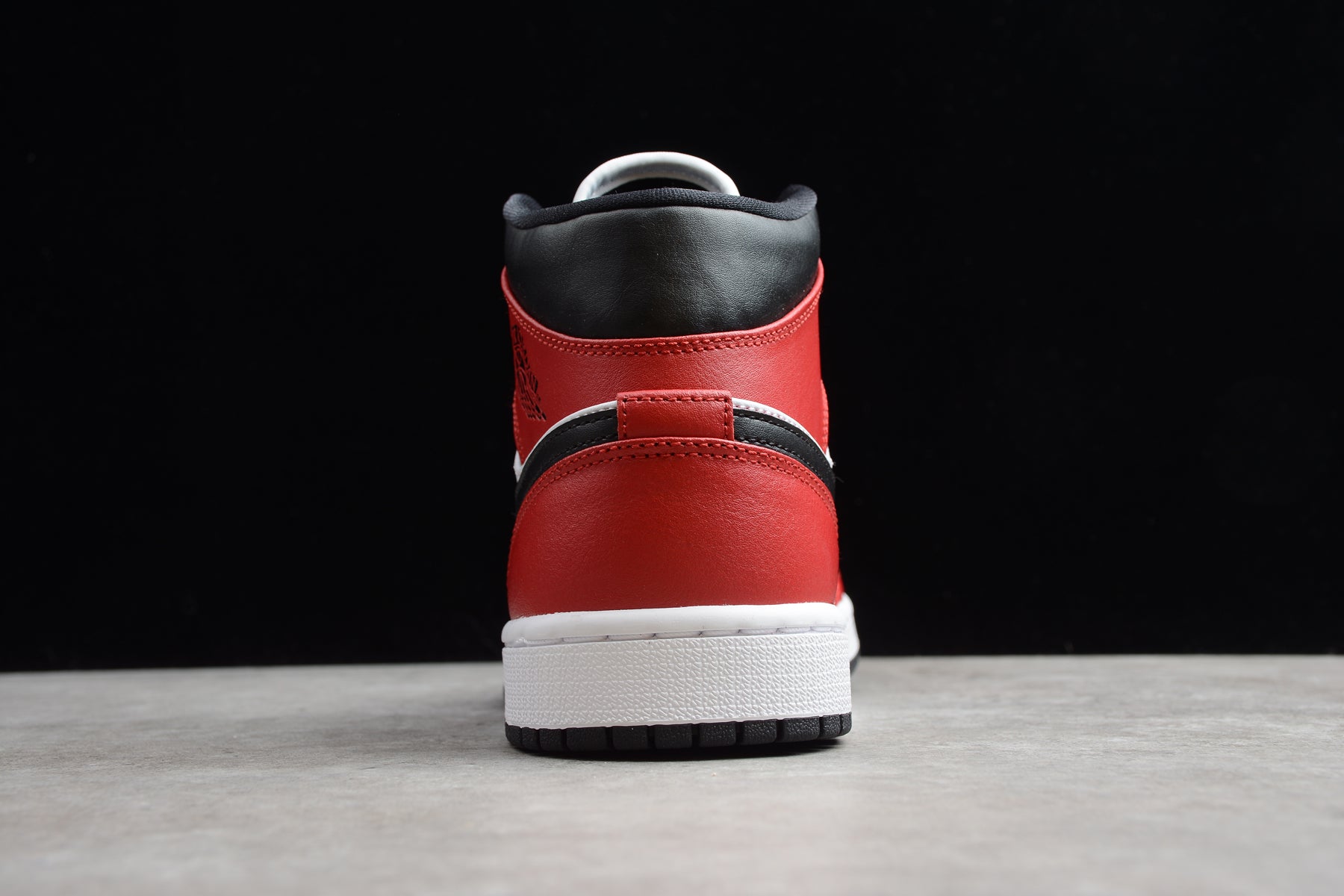 Air Jordan 1 Mid Chicago Toe