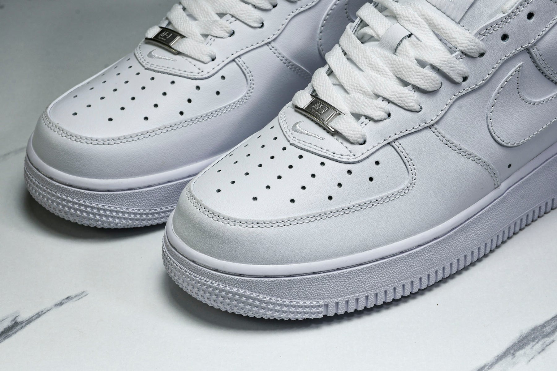 Nike Air Force 1 Low Supreme White