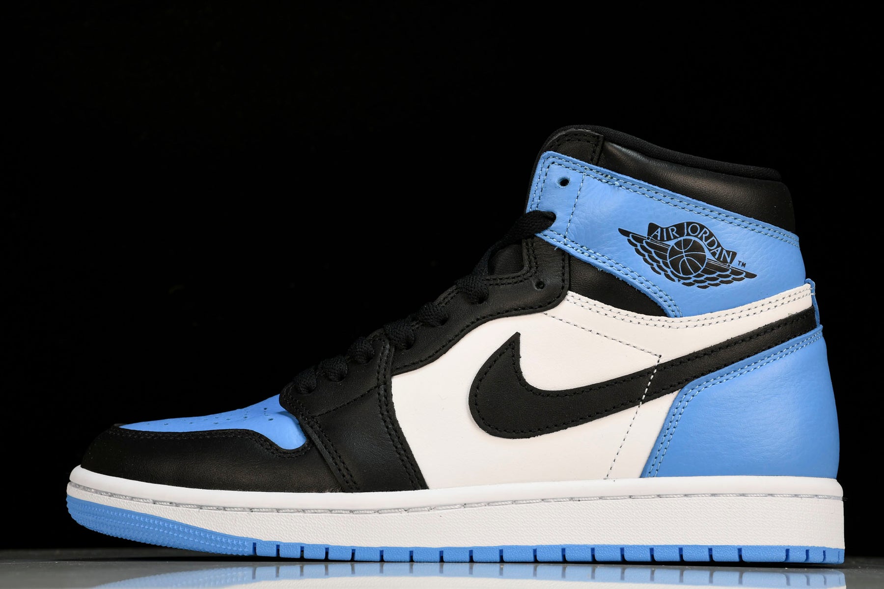 Air Jordan 1 Retro High UNC Toe