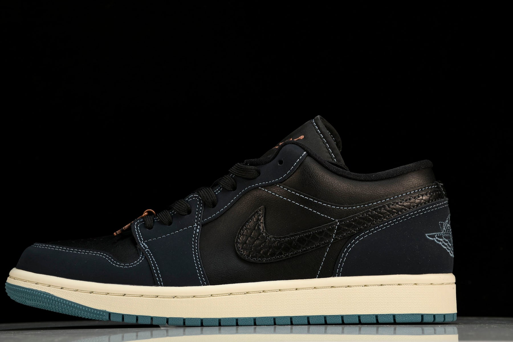 Air Jordan 1 Low SE Black Dark Obsidian Snakeskin