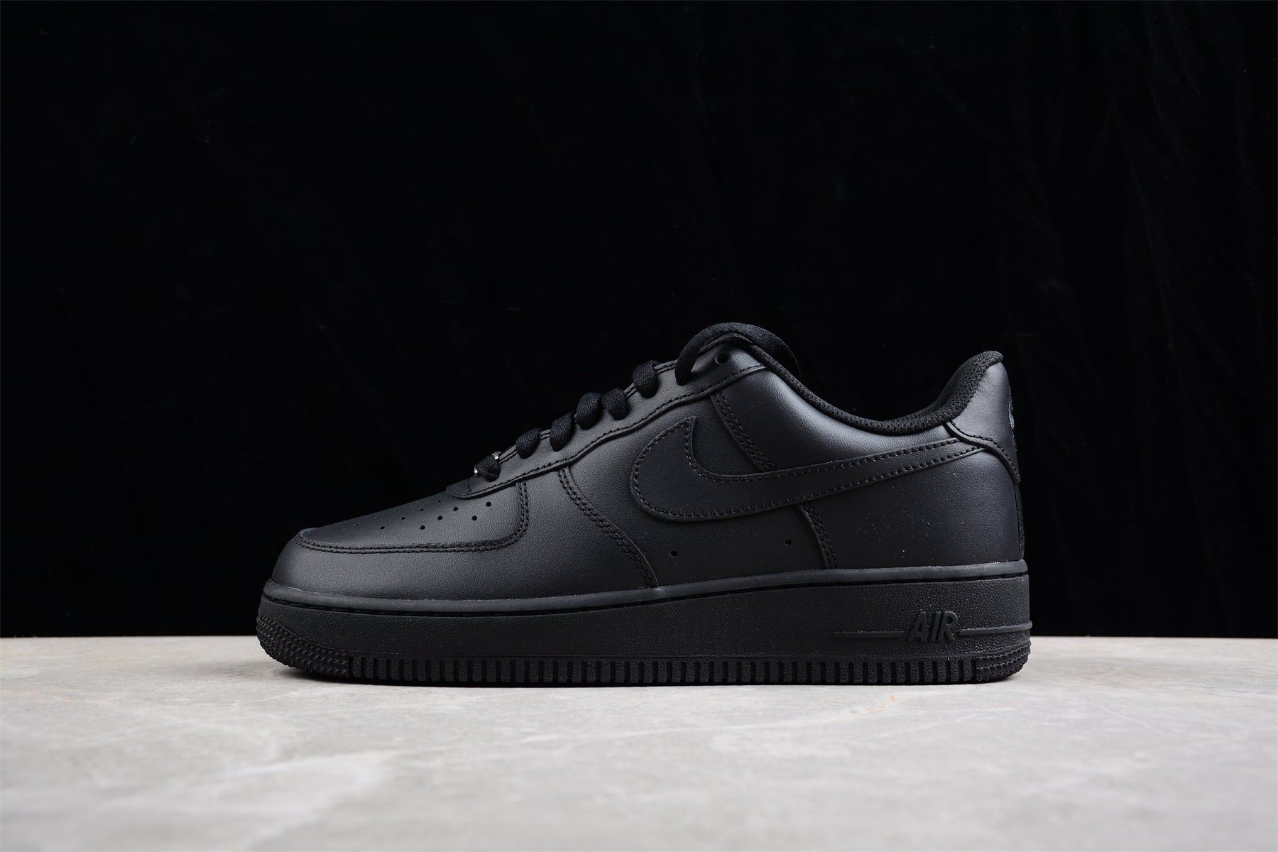 Nike Air Force 1 '07 Low Black