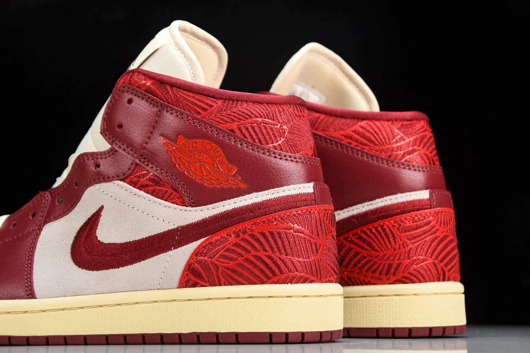 Air Jordan 1 Mid SE Tiki Leaf Team Red