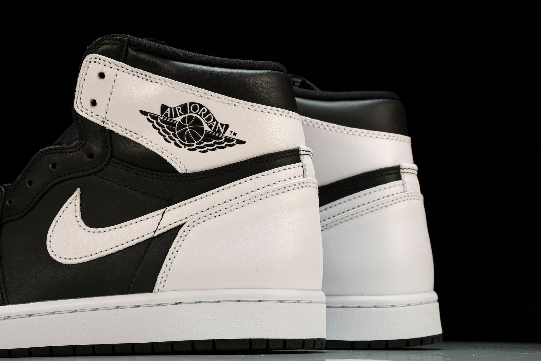 Air Jordan 1 Retro High OG Black White