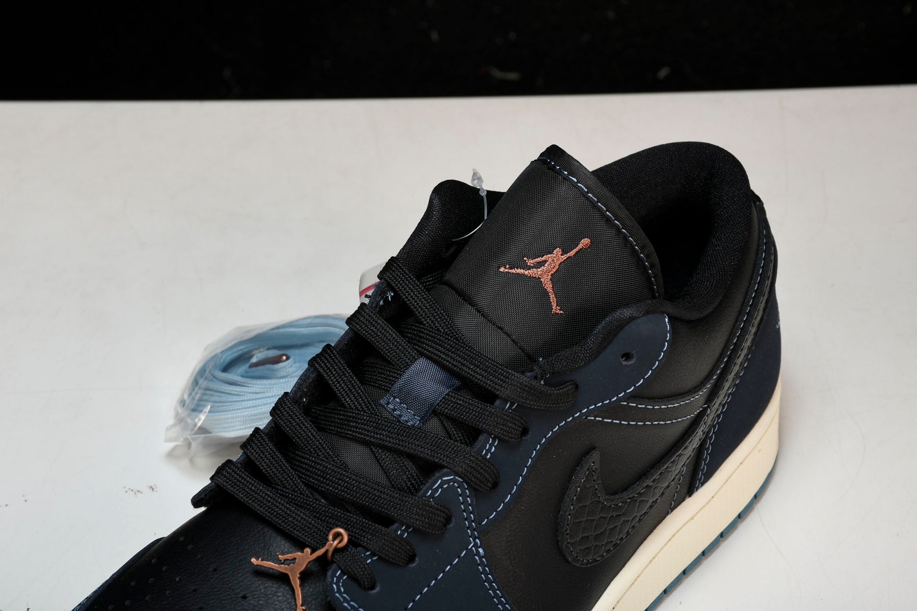 Air Jordan 1 Low SE Black Dark Obsidian Snakeskin